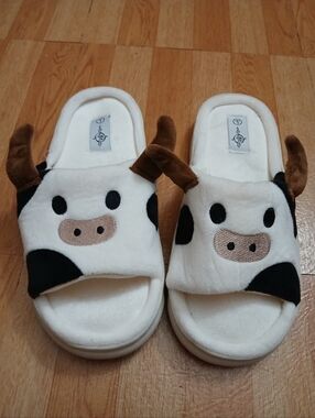 Cute Cow Plush Slide Slippers - Size 9 (L)